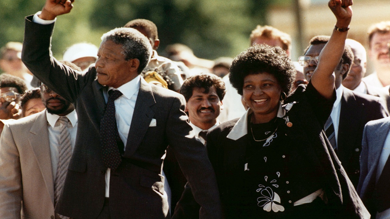 نلسون ماندلا در سال 1990 از زندان آزاد شد ، تا سال 1992 وینی و نلسون با هم زندگی کردند و در سال 1996 دو سال پس از ریاست جمهوری نلسون آنها از هم جدا شدند